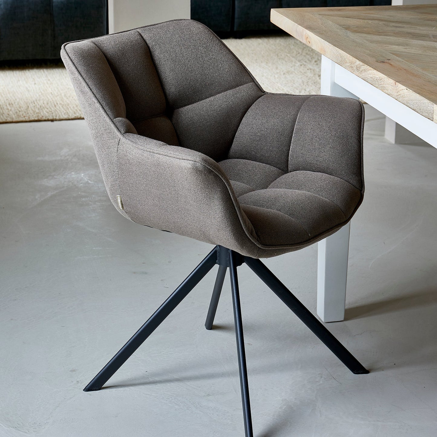 Carnaby spisestol svingbar