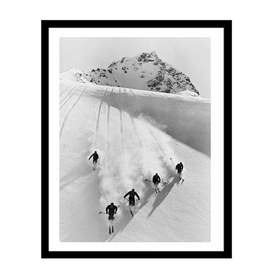 Glass picture w/frame five men skiing downhill - -Homefactory -Nordstrand Møbler og Interiør