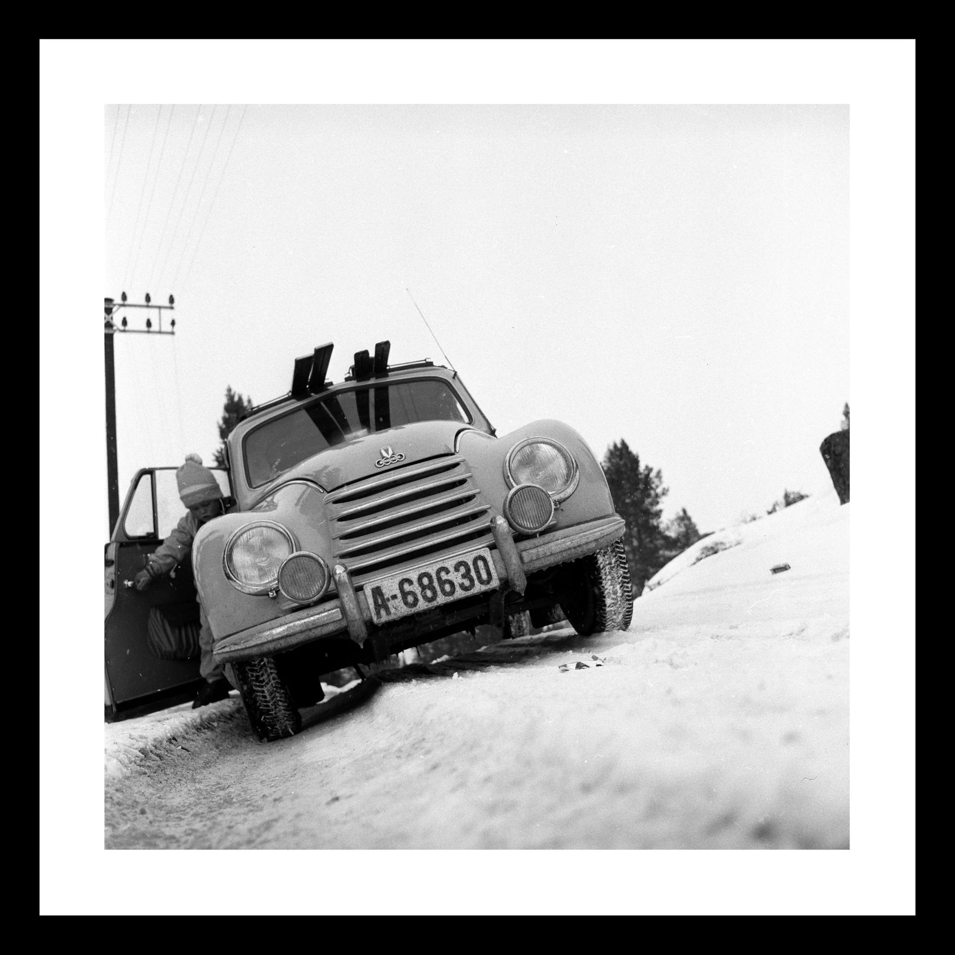 Glass picture w/frame bil med ski på taket Homefactory