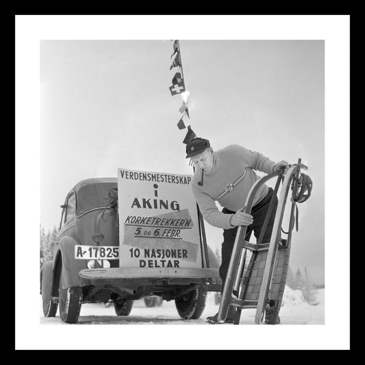 Glass picture w/frame Mann med kjelke Homefactory