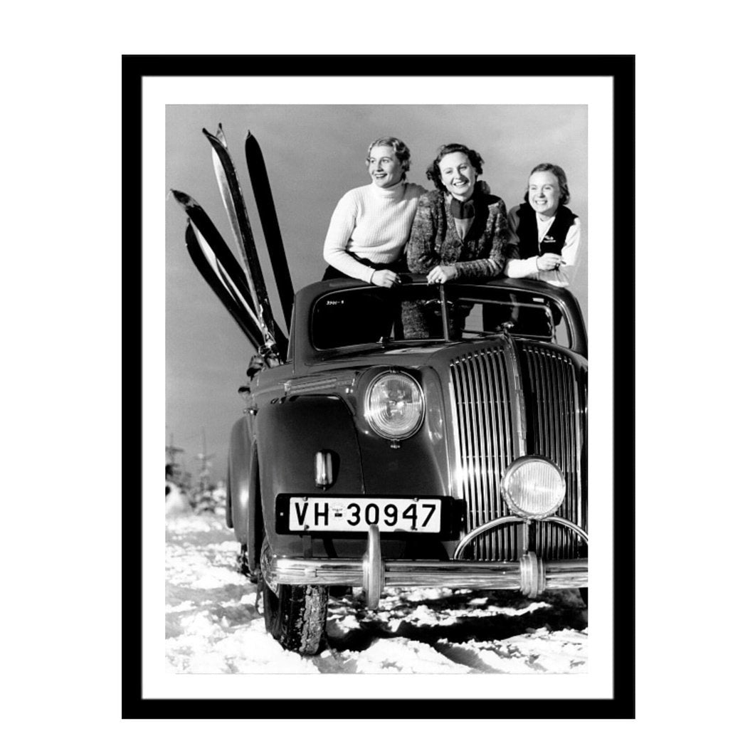 Glass picture w/frame Jenter på skiferie - -Homefactory -Nordstrand Møbler og Interiør