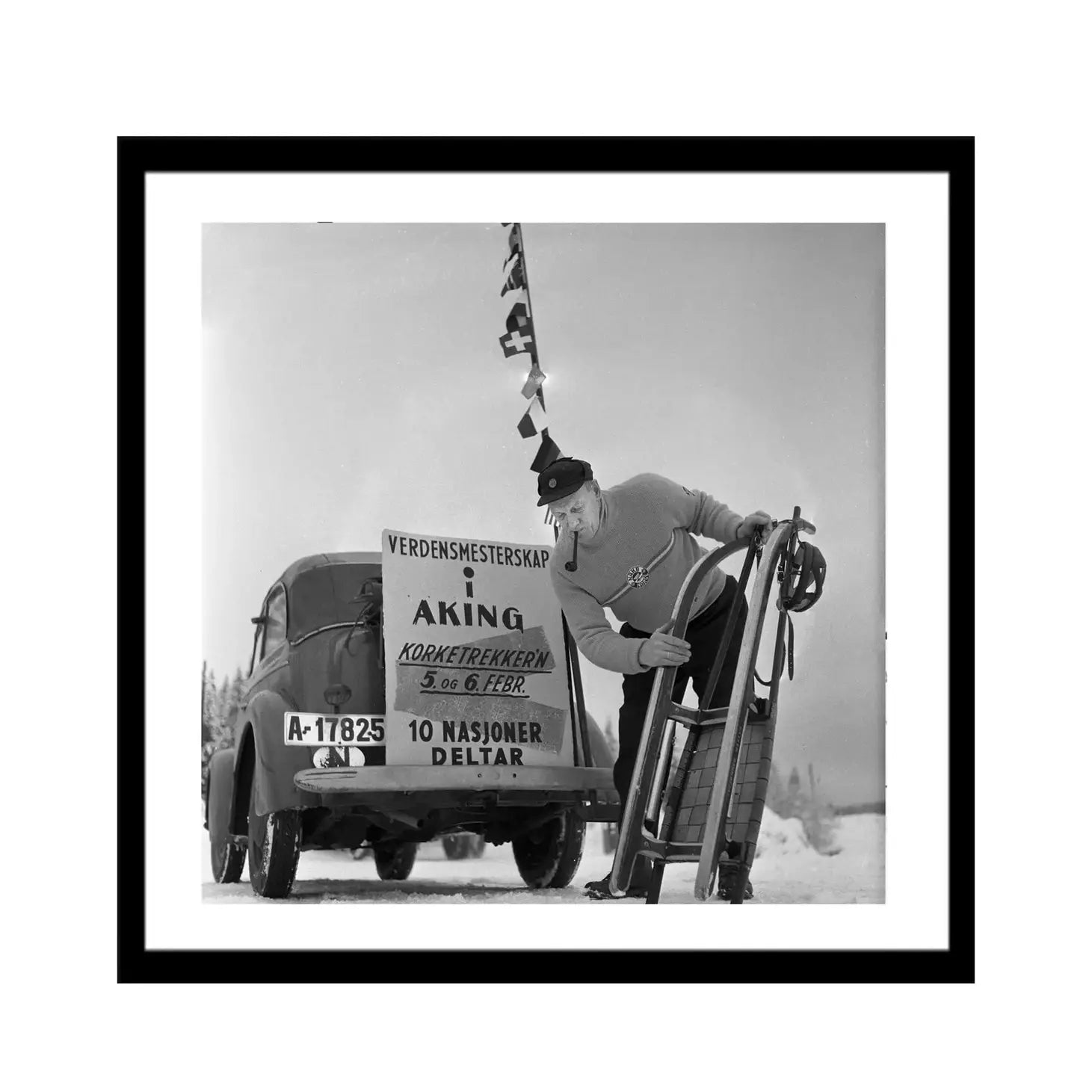 Glass picture w/frame Mann med kjelke Homefactory