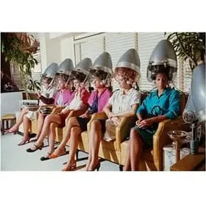 Glass picture kvinner i en frisørsalong Homefactory