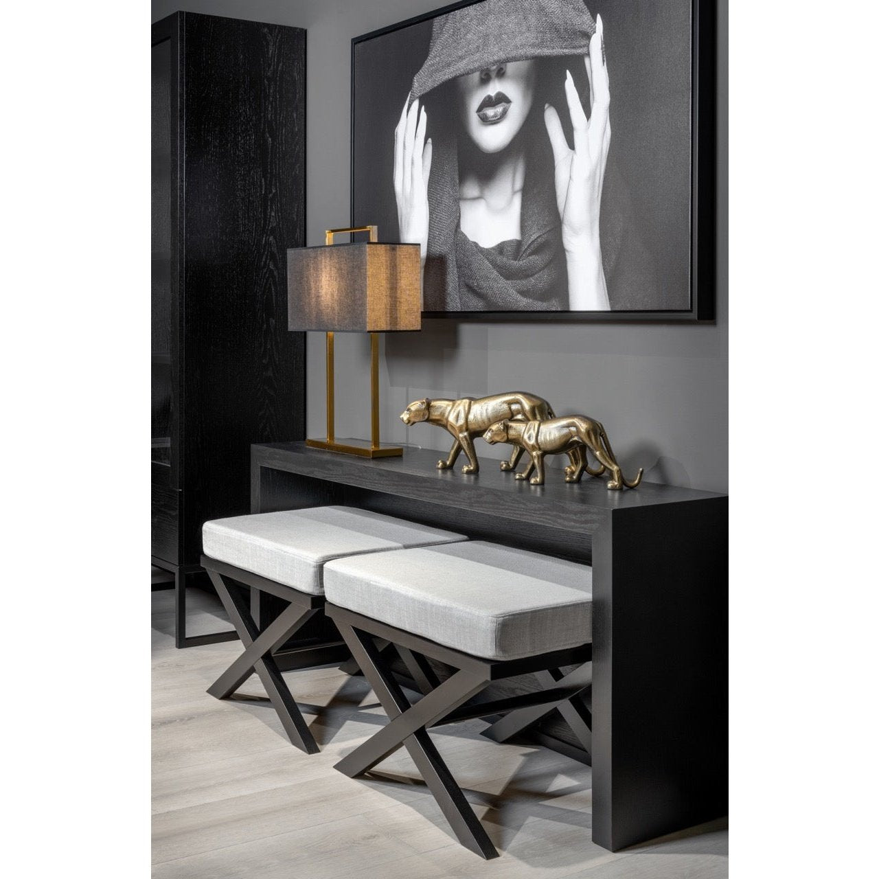 Konsollbord London - lukket bak - Konsollbord-Homefactory -Nordstrand Møbler og Interiør