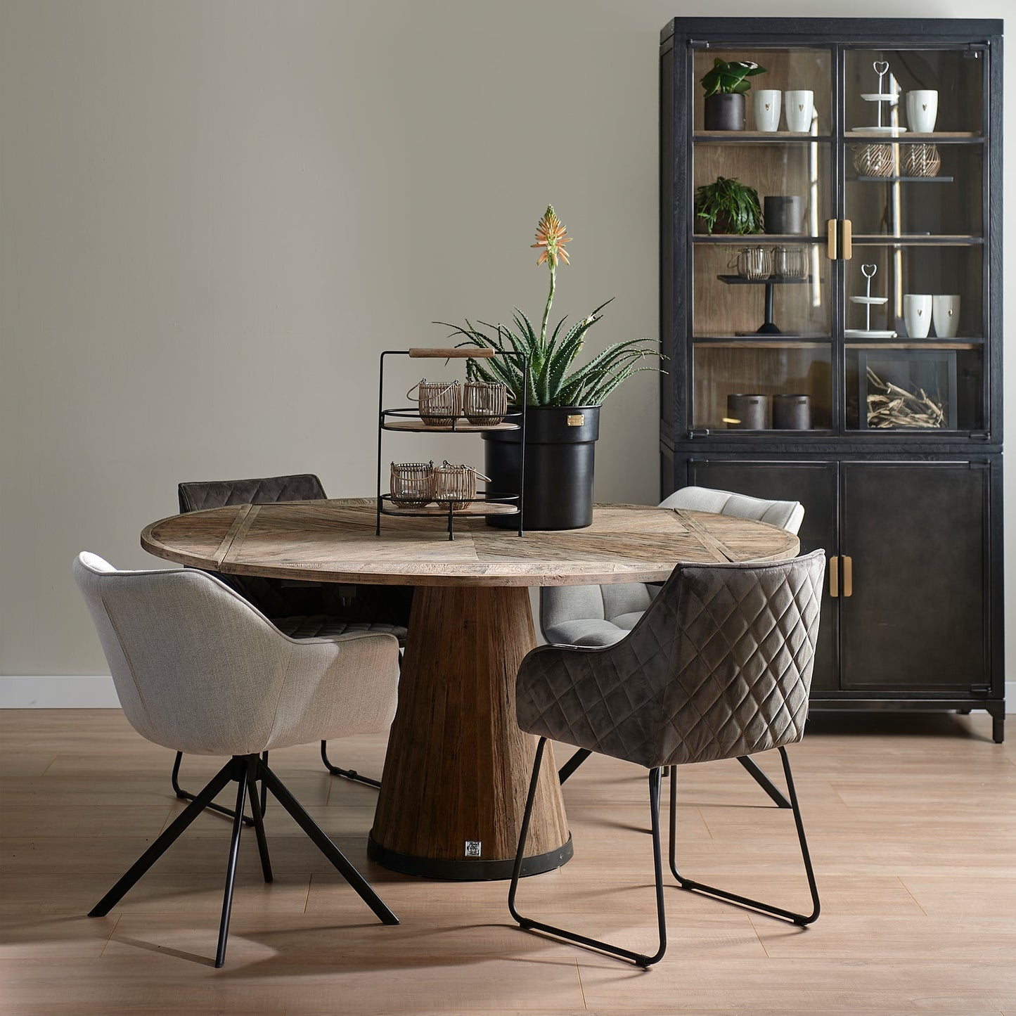 Carnaby spisestol svingbar