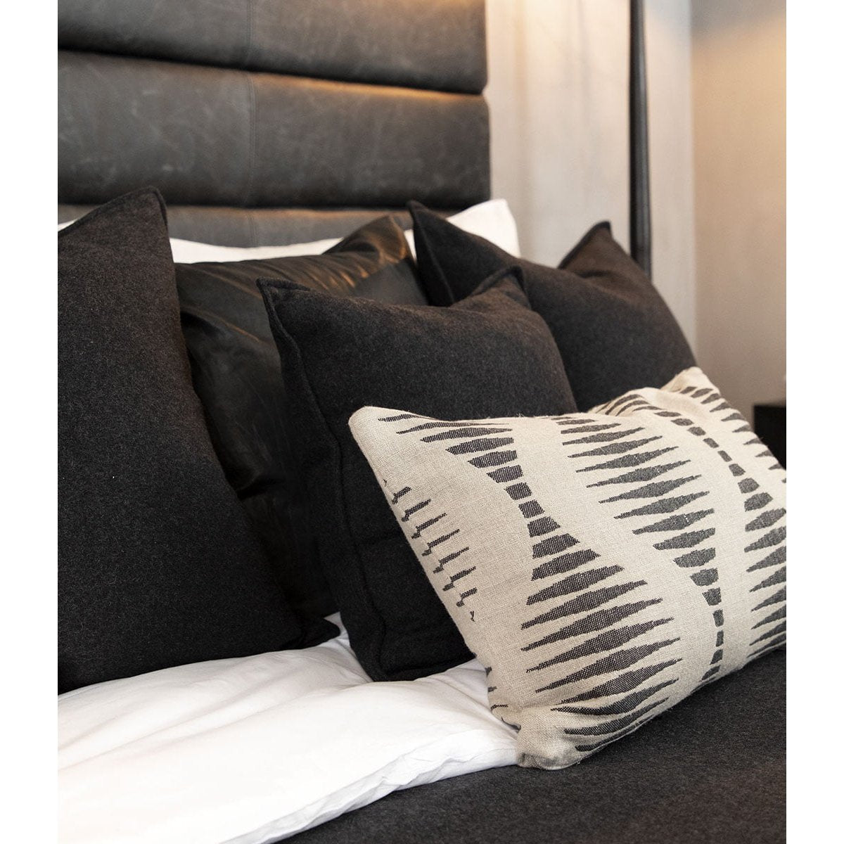 DANILO LINEN/BLACK Putetrekk - -Artwood -Nordstrand Møbler og Interiør